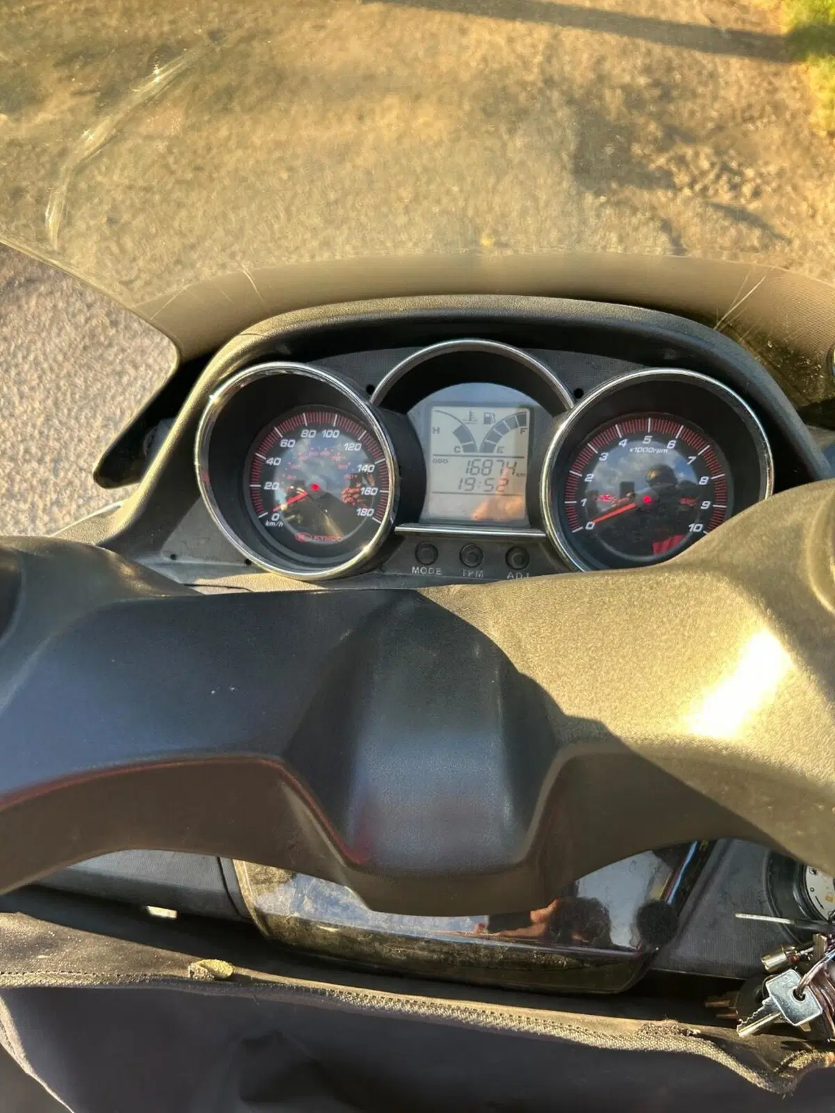 Kymco Downtown 300i (2009 - 17) (14)