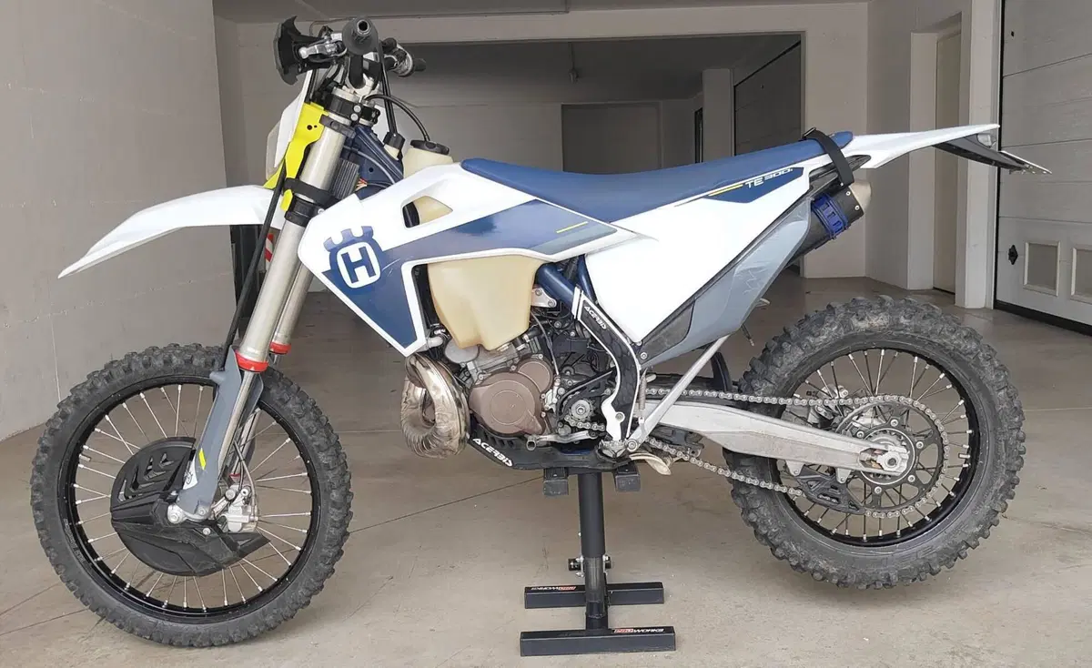 Husqvarna TE 300i (2020) (2)