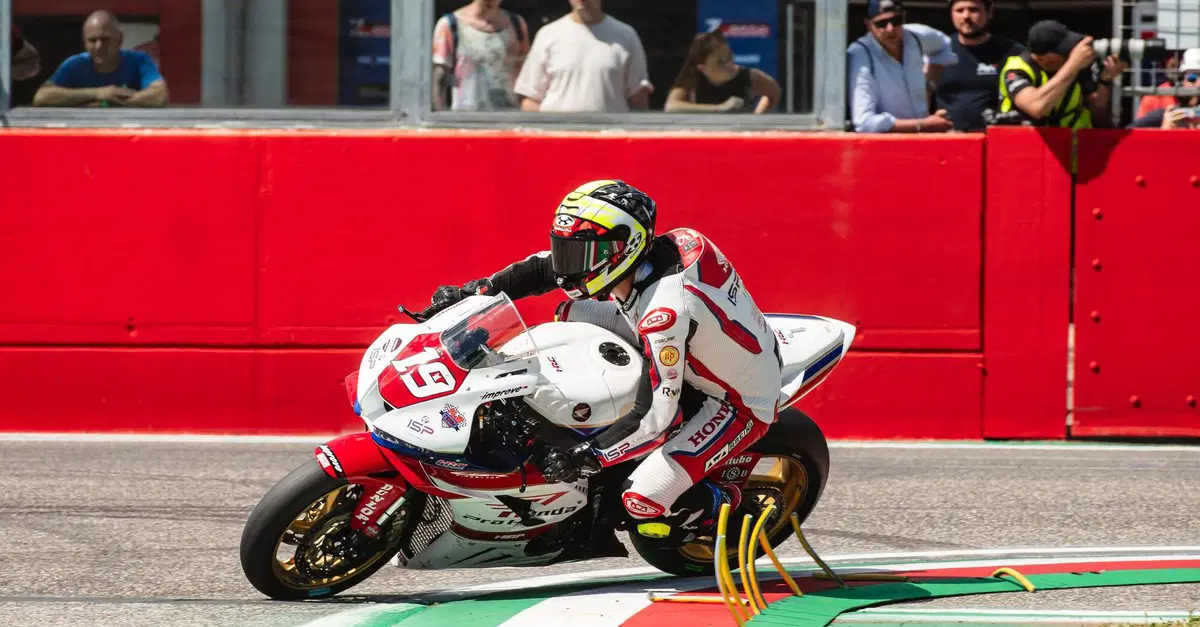 Dunlop CIV 2026, Imola. Le gare del sabato: in SBK vince Cavalieri con Pirro terzo, scivola Delbianco. In SS primo posto di Mantovani. I risultati delle altre classi [VIDEO-RISULTATI]