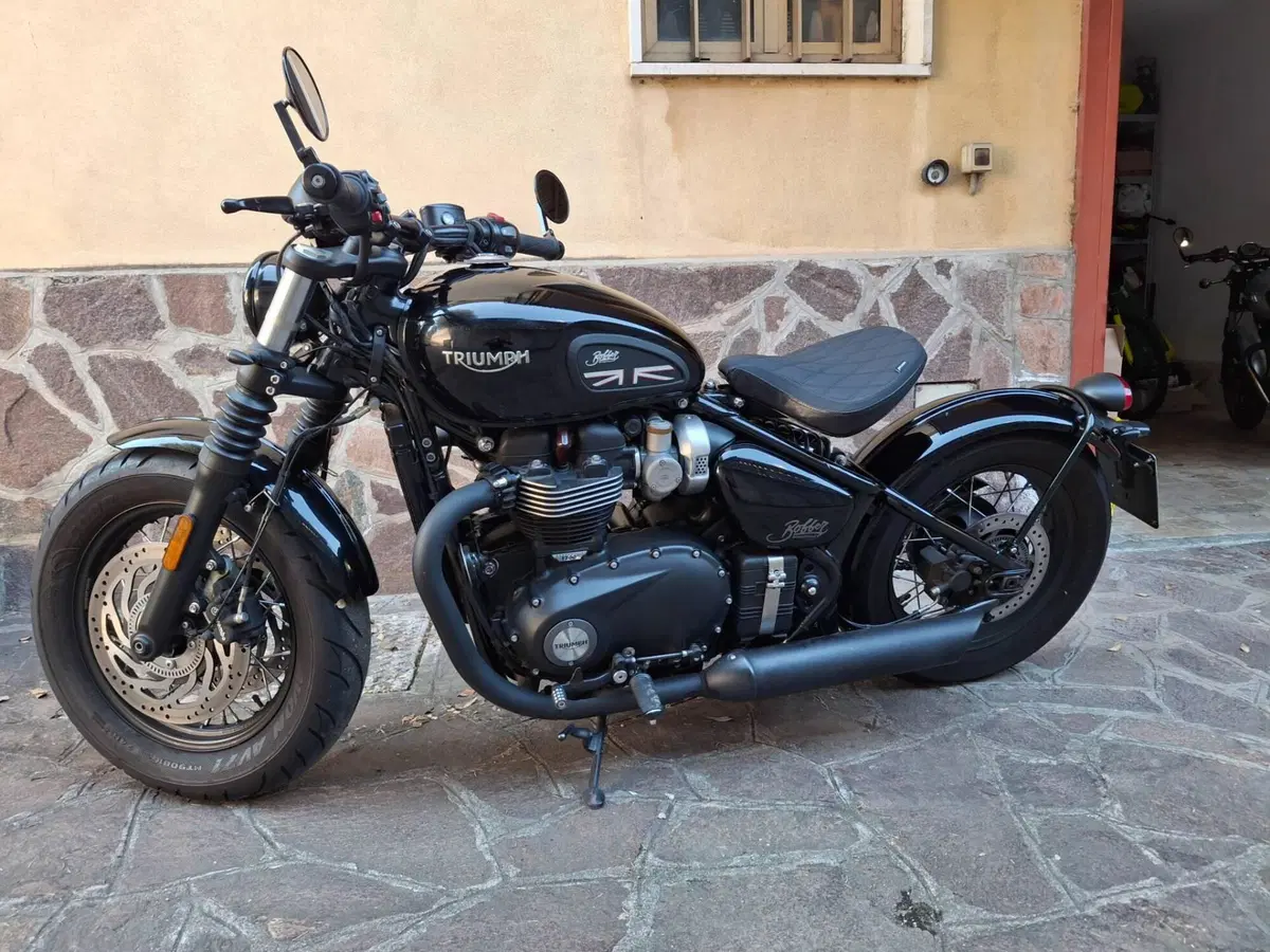 Triumph Bonneville Bobber Black 1200 (2018 - 20) (2)