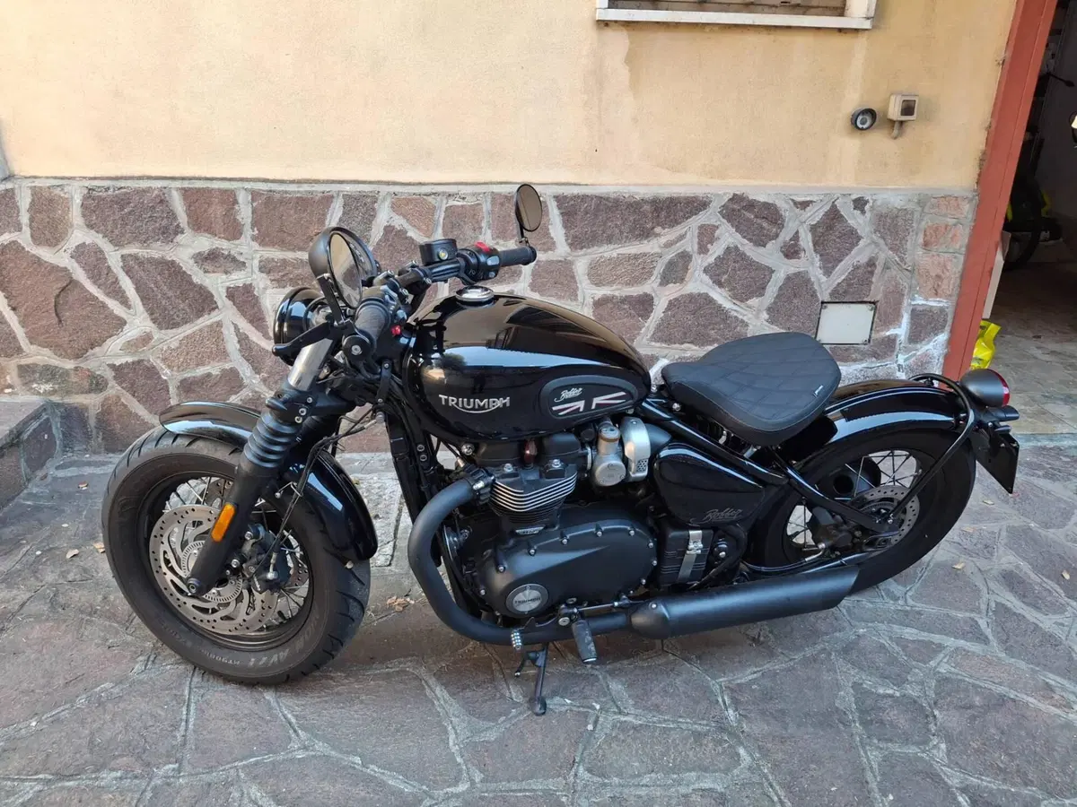 Triumph Bonneville Bobber Black 1200 (2018 - 20) (3)