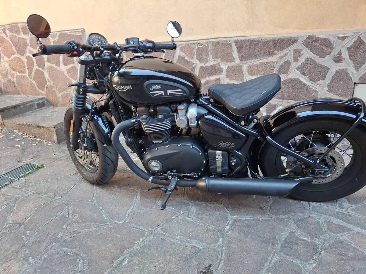 Triumph Bonneville Bobber Black 1200 (2018 - 20) (4)