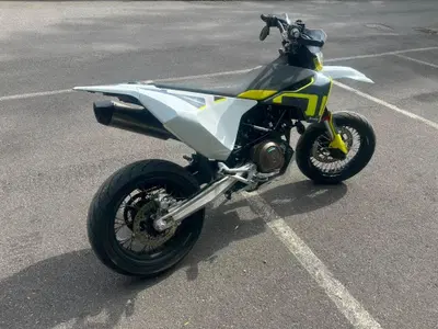 Husqvarna 701 Supermoto (2022) usata