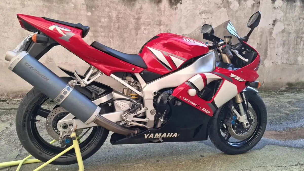 Yamaha YZF R1 (2000 - 01)