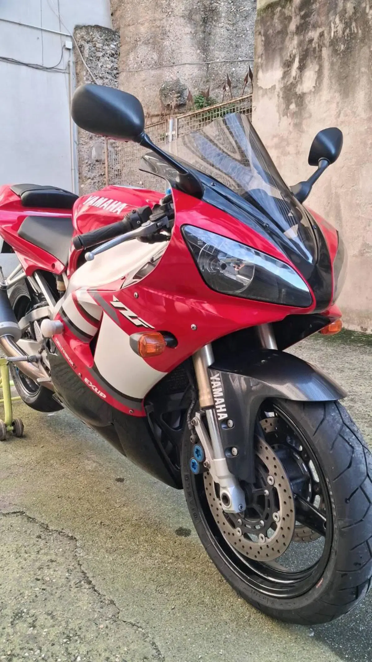 Yamaha YZF R1 (2000 - 01) (3)