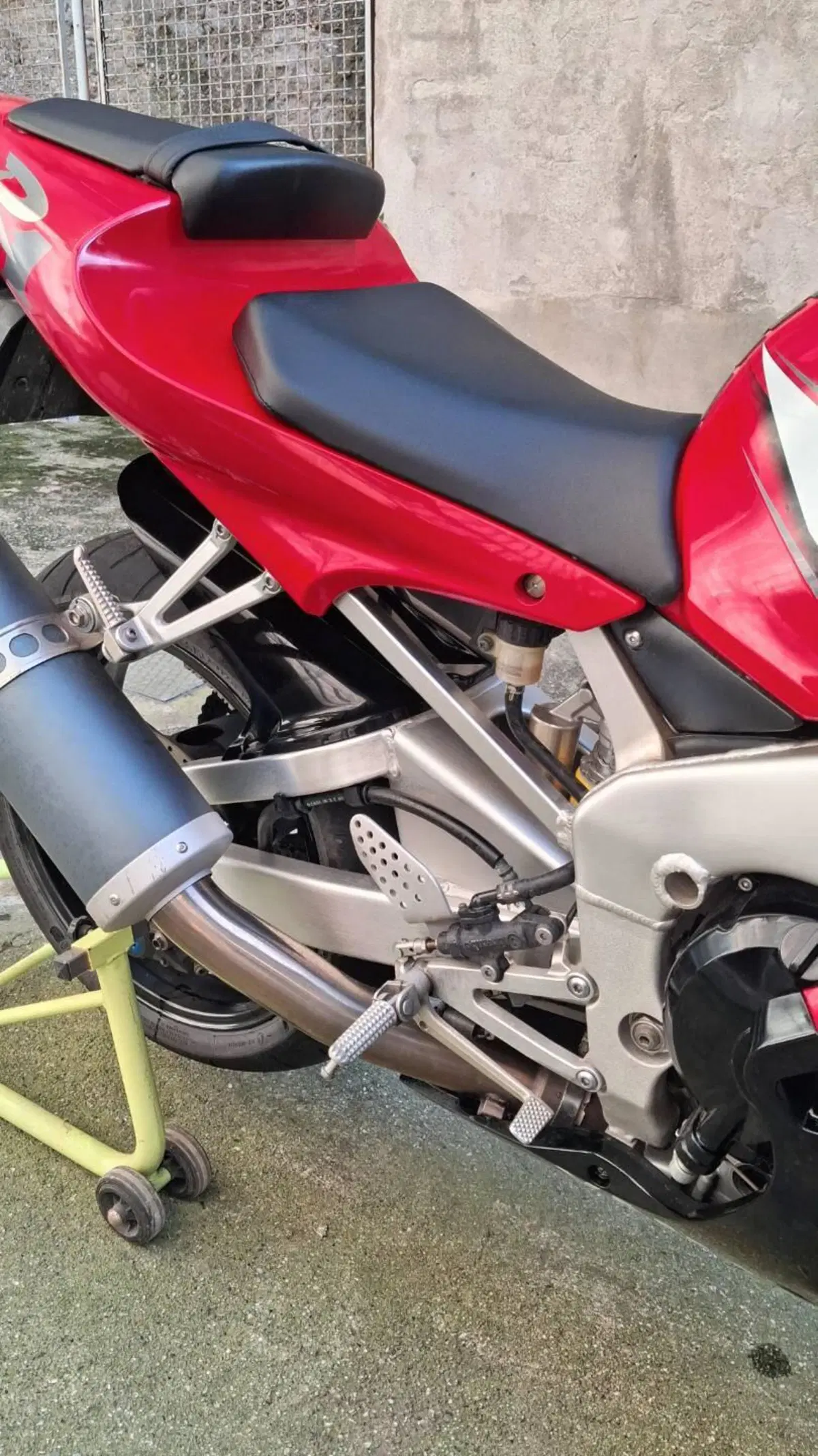Yamaha YZF R1 (2000 - 01) (5)