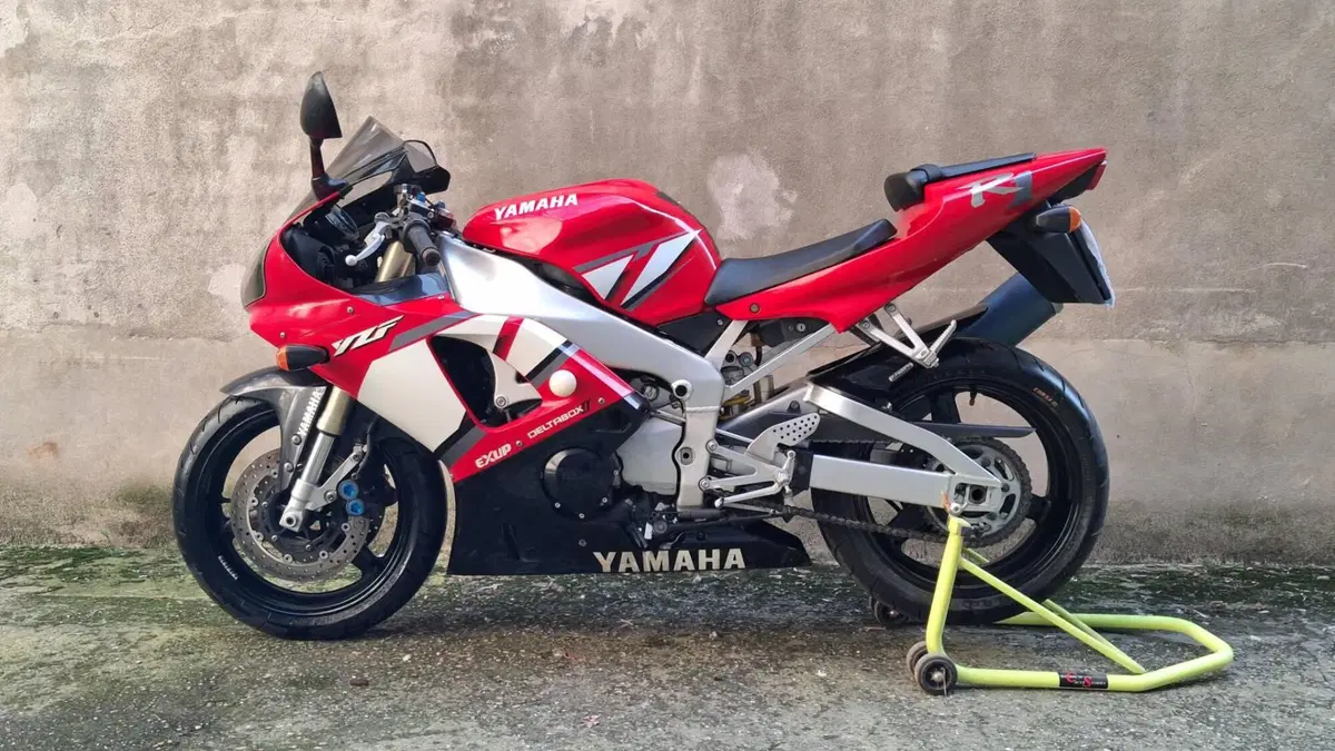 Yamaha YZF R1 (2000 - 01) (7)