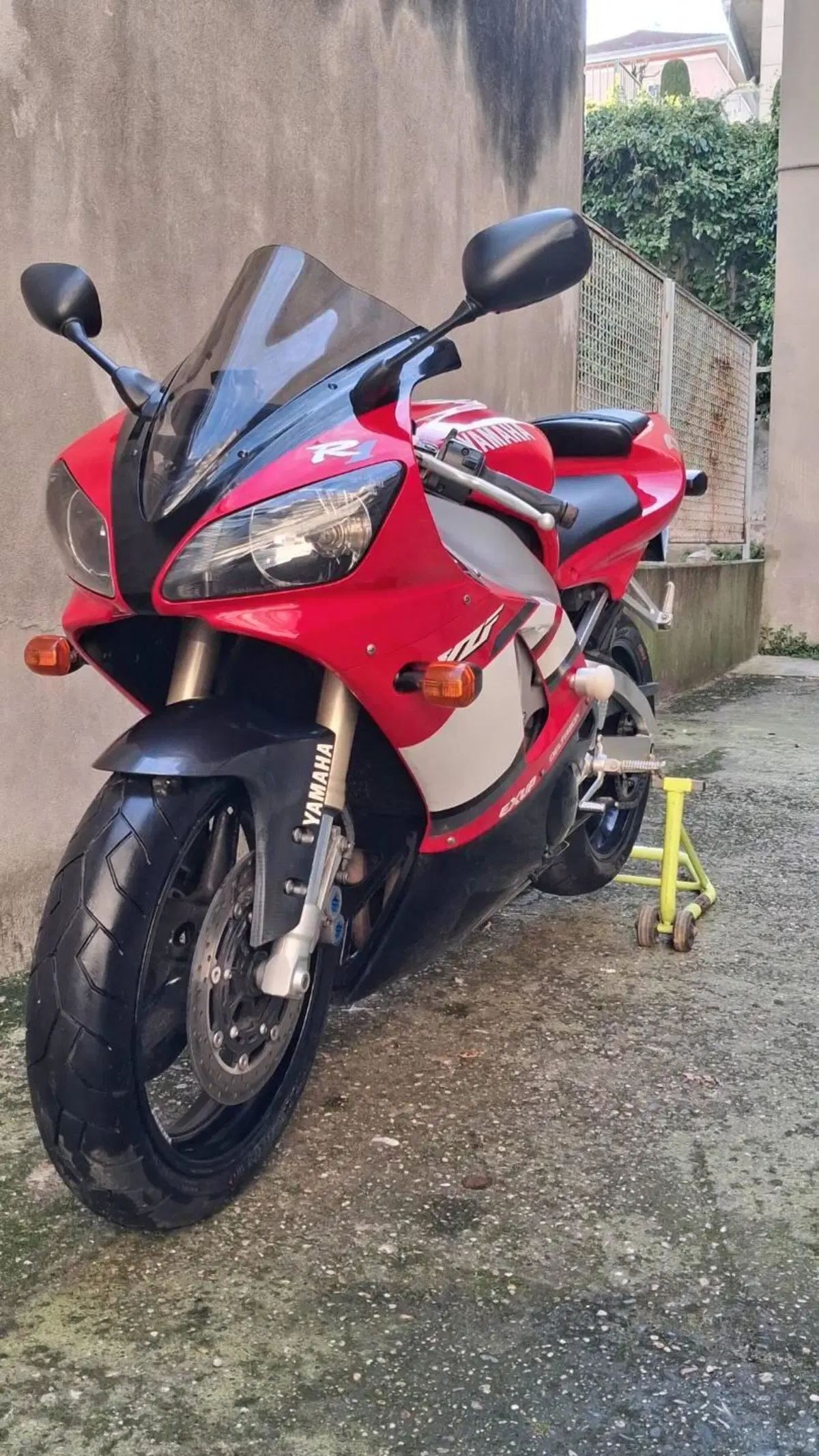 Yamaha YZF R1 (2000 - 01) (8)
