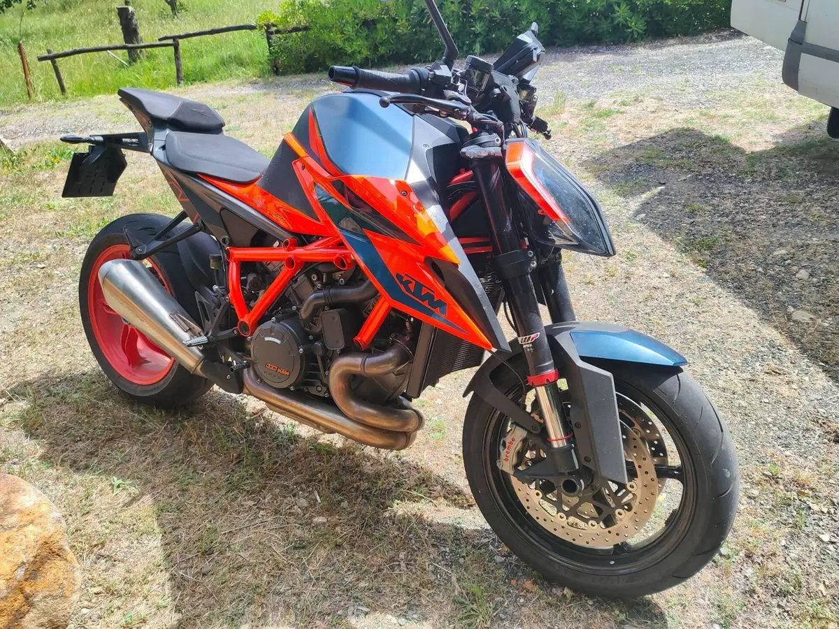 KTM 1290 Super Duke R (2021) (3)