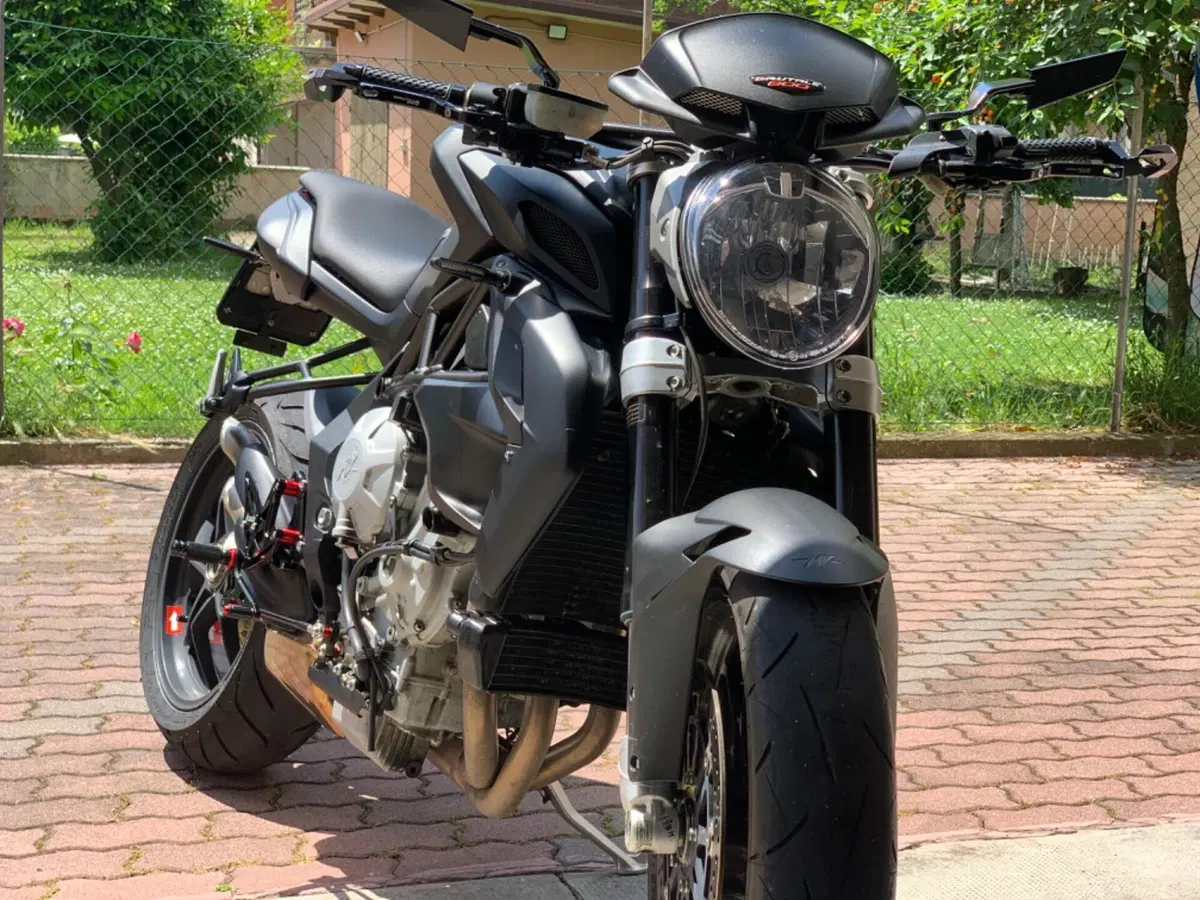 MV Agusta Brutale 800 (2012 - 15) (2)