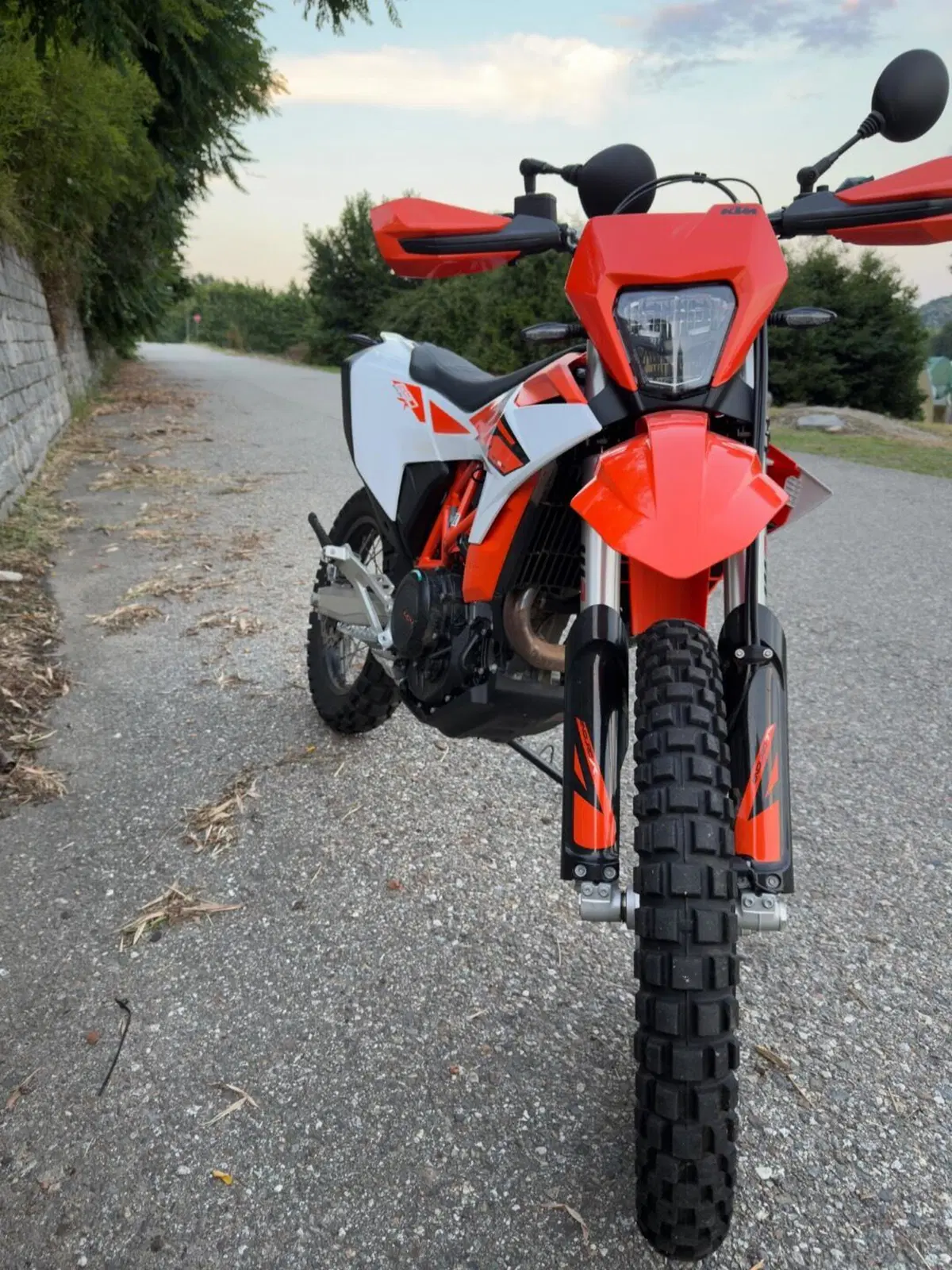 KTM 690 Enduro R (2026) (4)