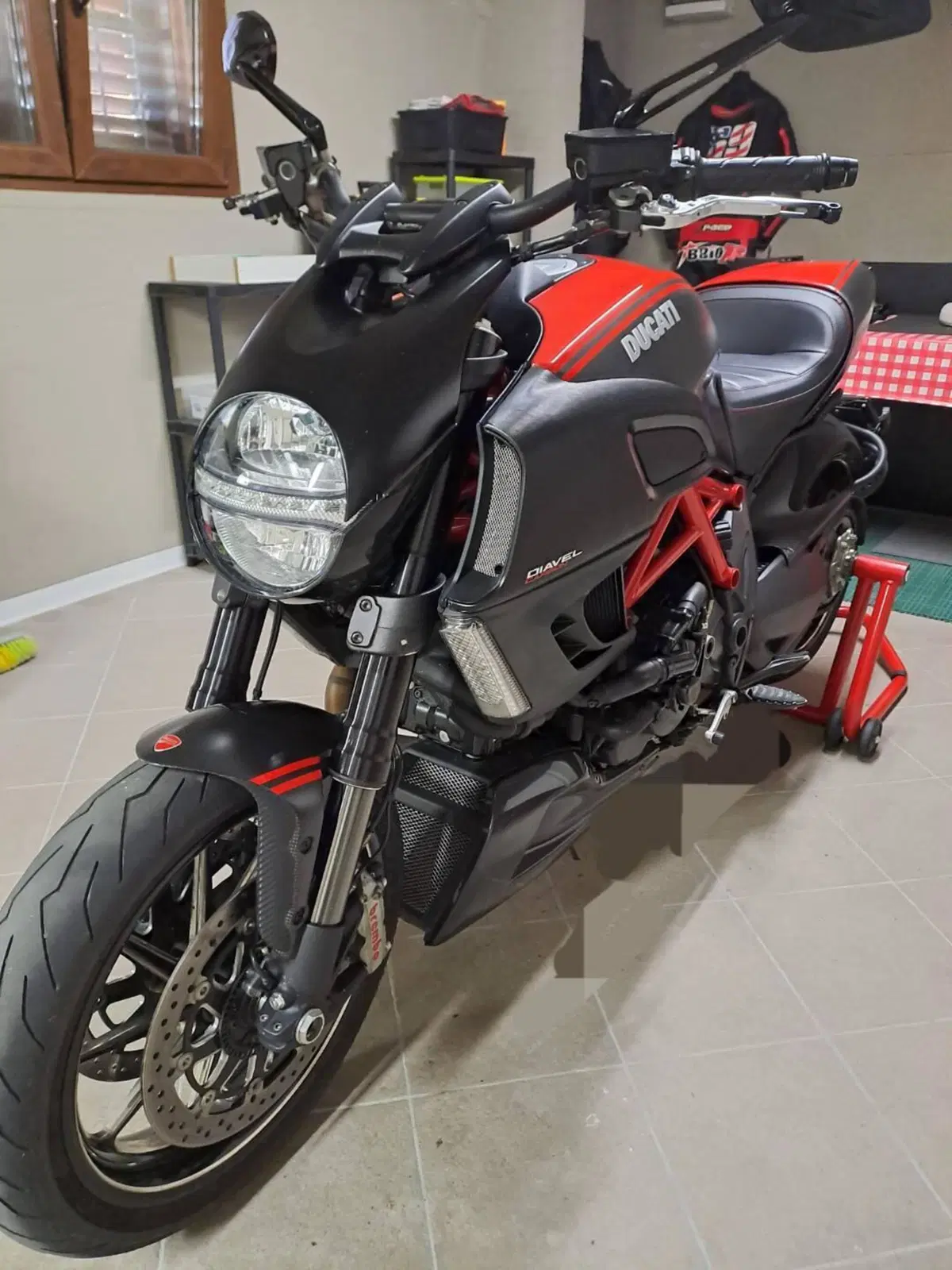 Ducati Diavel 1200 Carbon (2010 - 13)
