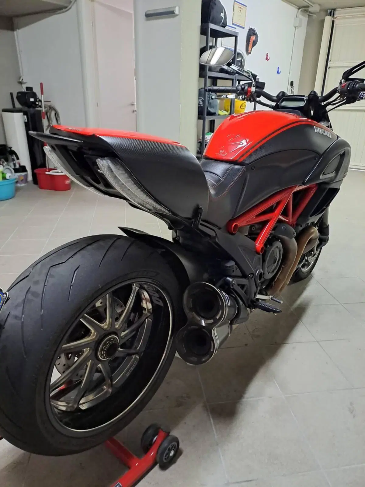 Ducati Diavel 1200 Carbon (2010 - 13) (6)
