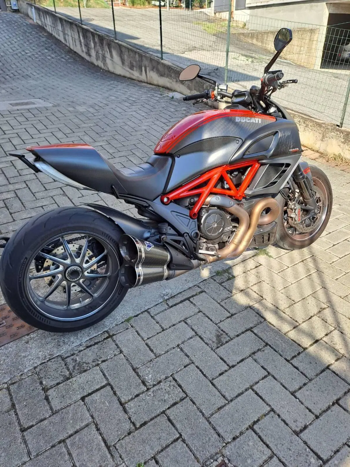 Ducati Diavel 1200 Carbon (2010 - 13) (11)