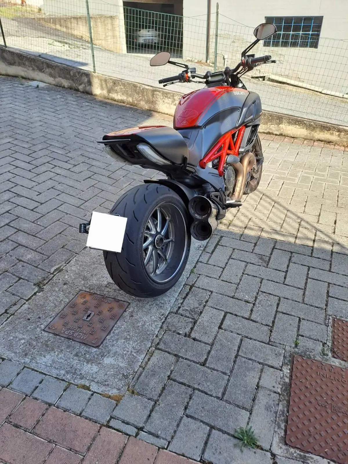 Ducati Diavel 1200 Carbon (2010 - 13) (12)