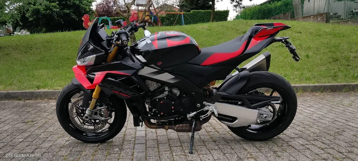 Aprilia Tuono V4 Factory (2025 - 26) (2)