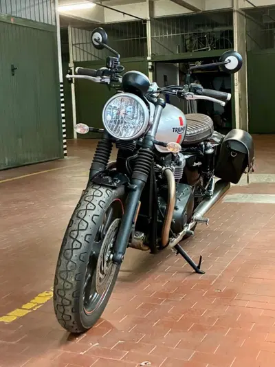 Triumph Street Twin 900 (2016) usata