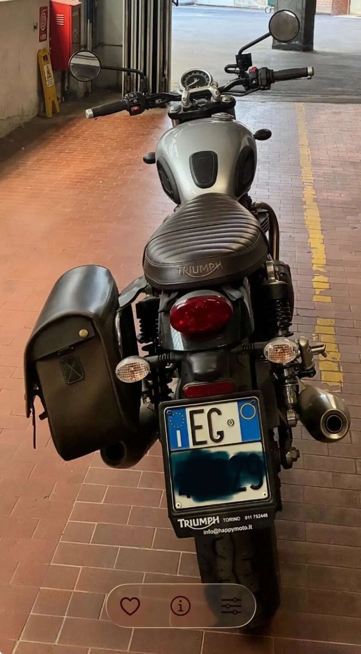 Triumph Street Twin 900 (2016) (4)