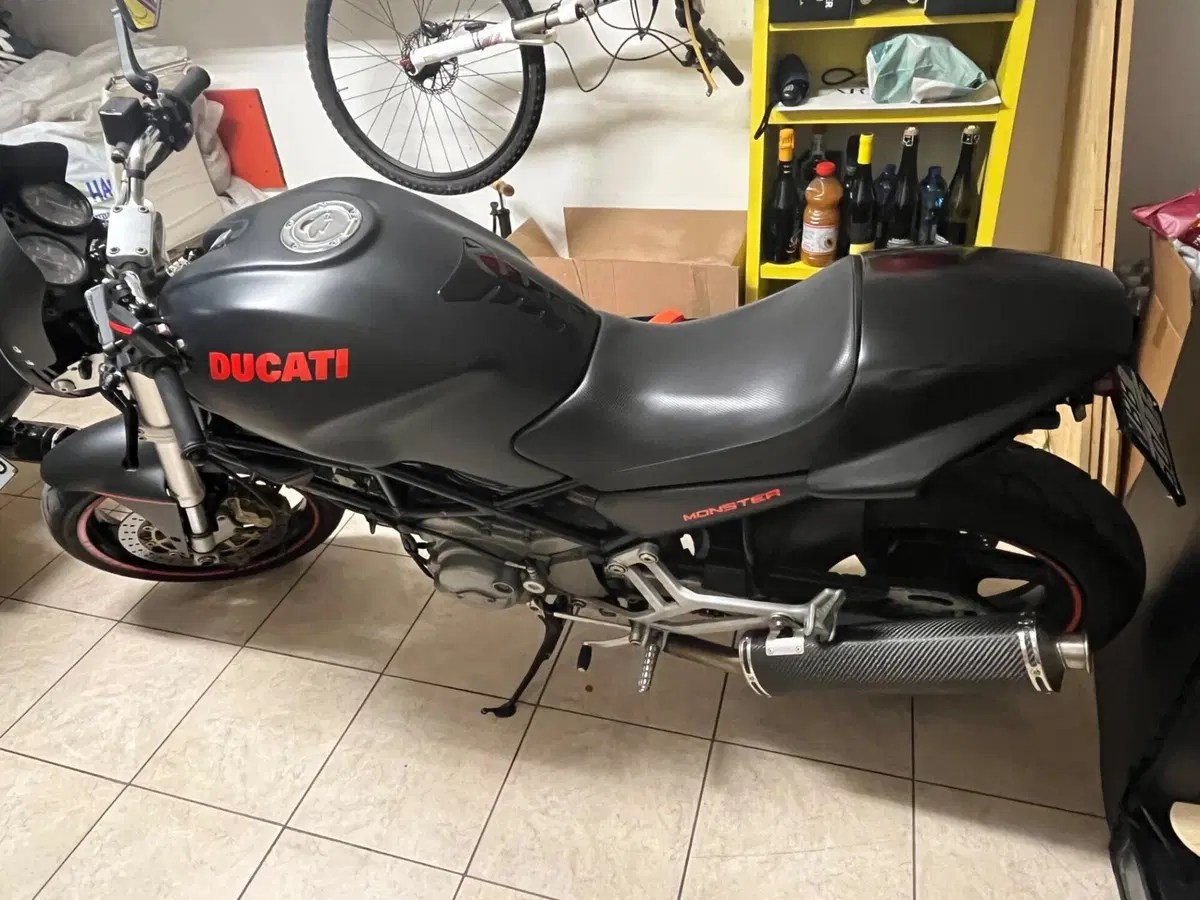 Ducati Monster 600 Dark (1998 - 01) (8)