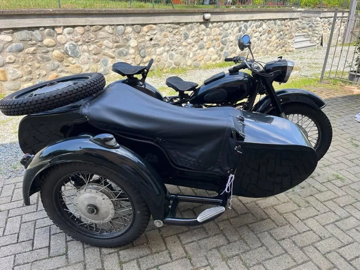 Dnepr KMZ Dnepr K750 con sidecar – Moto d’epoca certificata ASI – Restaurata