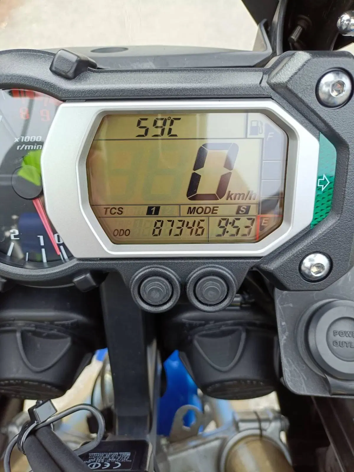 Yamaha XT1200Z Super Ténéré First Edition (2010 - 11) (6)