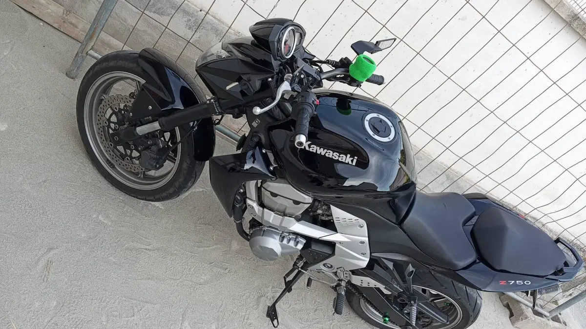 Kawasaki Z 750 (2007 - 14) (9)