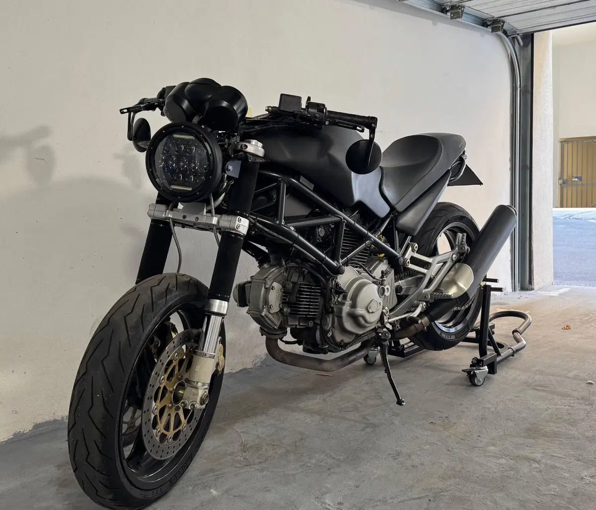 Ducati Monster 620 Dark (2003 - 06)