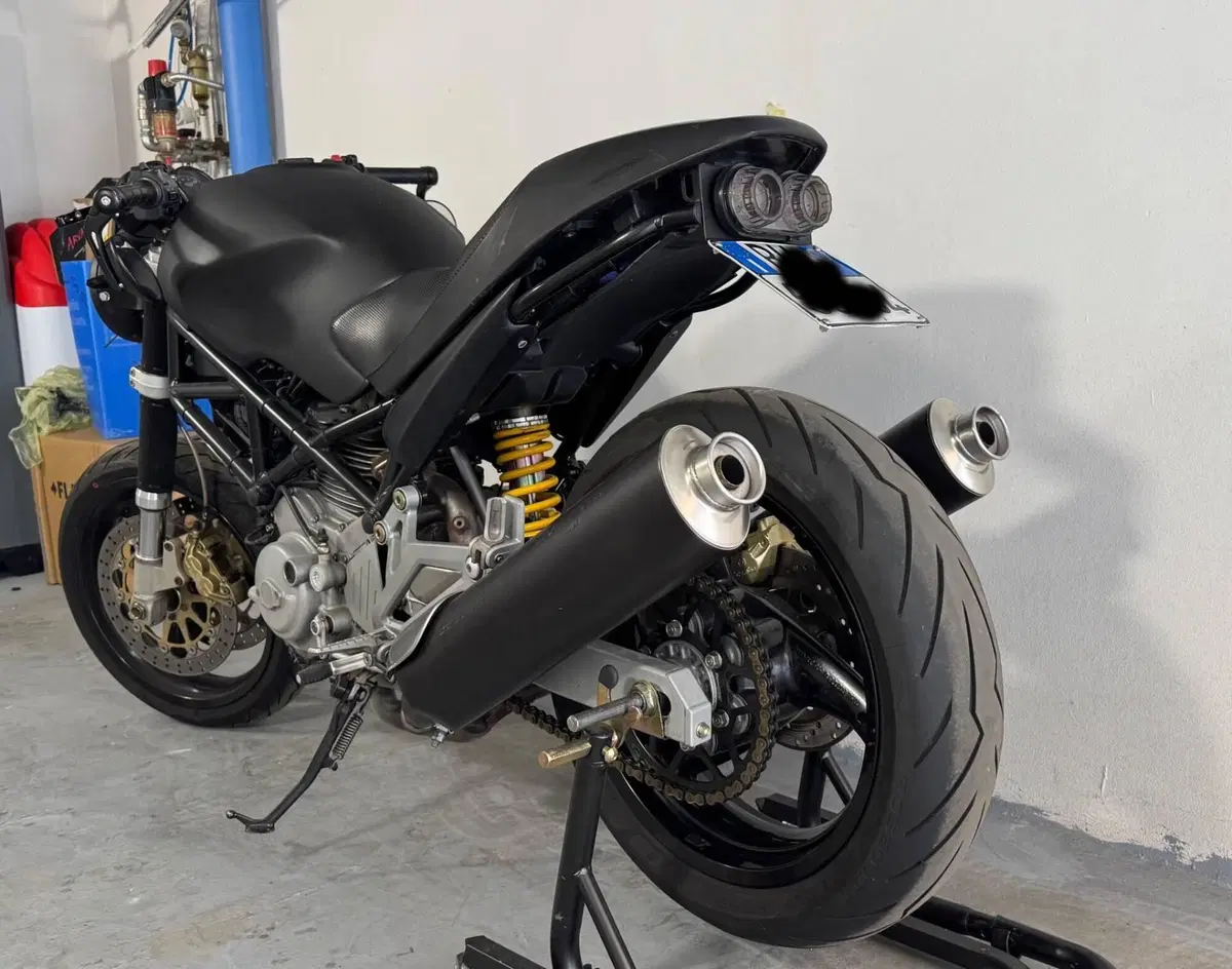 Ducati Monster 620 Dark (2003 - 06) (2)