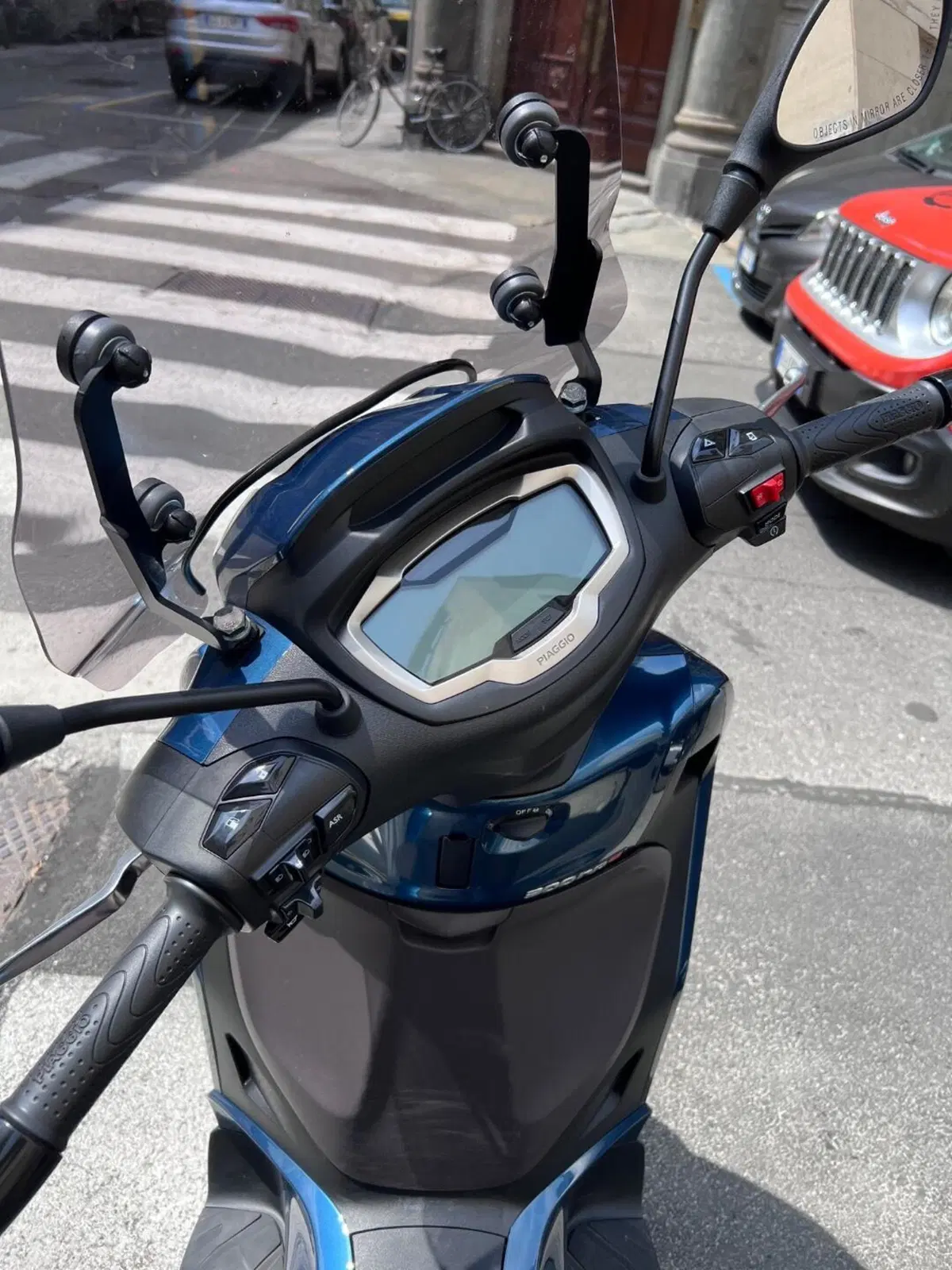 Piaggio Beverly 300 ABS-ASR (2021 - 25) (9)