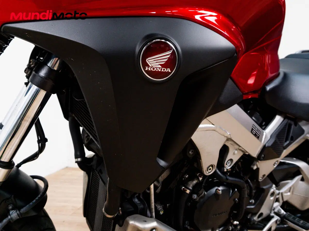 Honda VFR 800 (2002 - 05) (9)