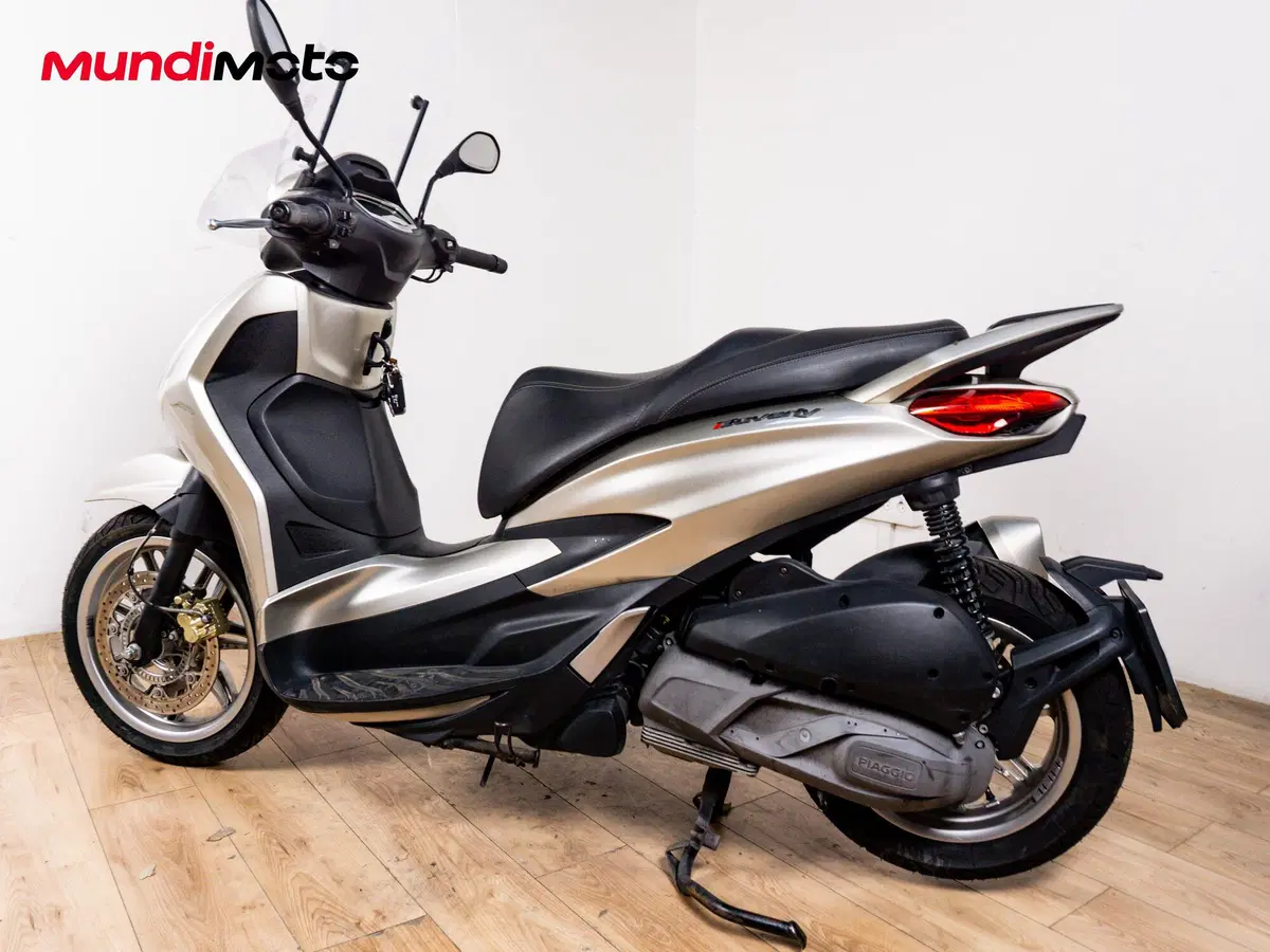 Piaggio Beverly 300 i.e. ABS-ASR (2016 - 20) (7)