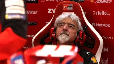 MotoGP 2026. GP di Ungheria a Balaton. Gigi Dall'Igna sulla battaglia Marc M&aacute;rquez-Pedro Acosta: "Ho stritolato una bottiglietta!" [VIDEO]