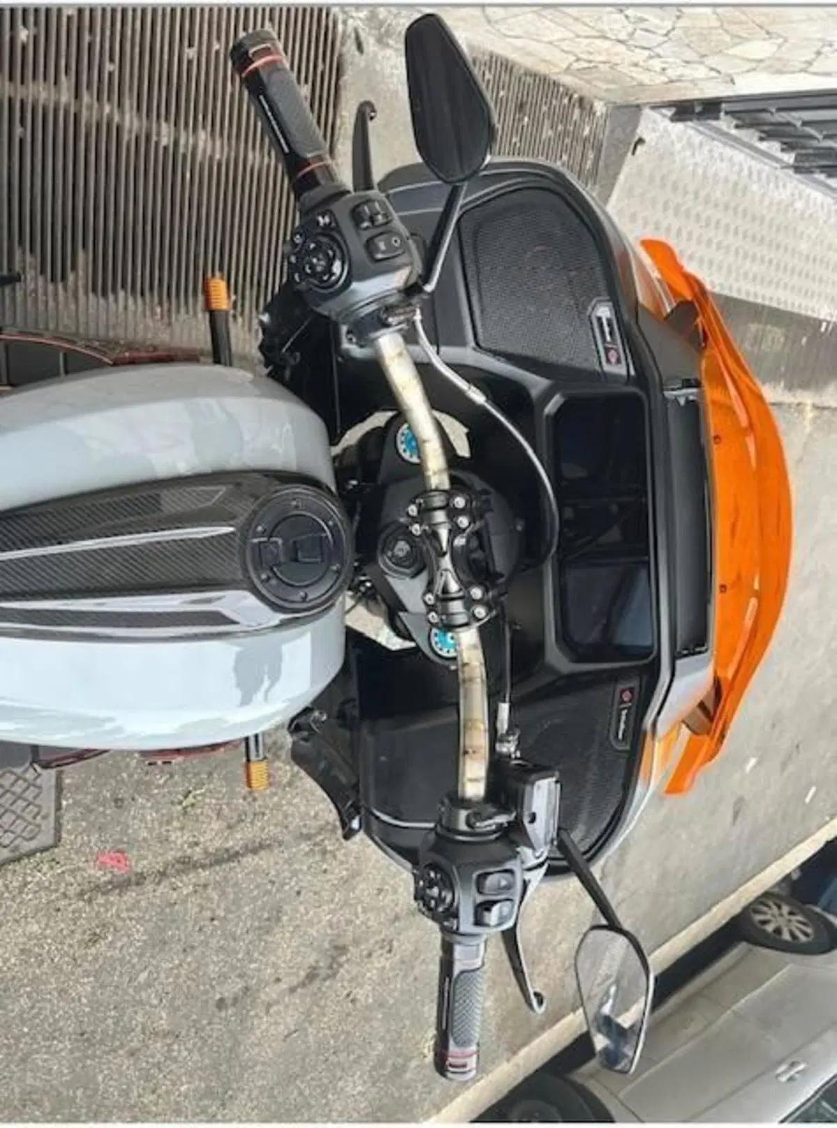 vendo pedane Harley davidson mod.Aversary Harley-Davidson (2)