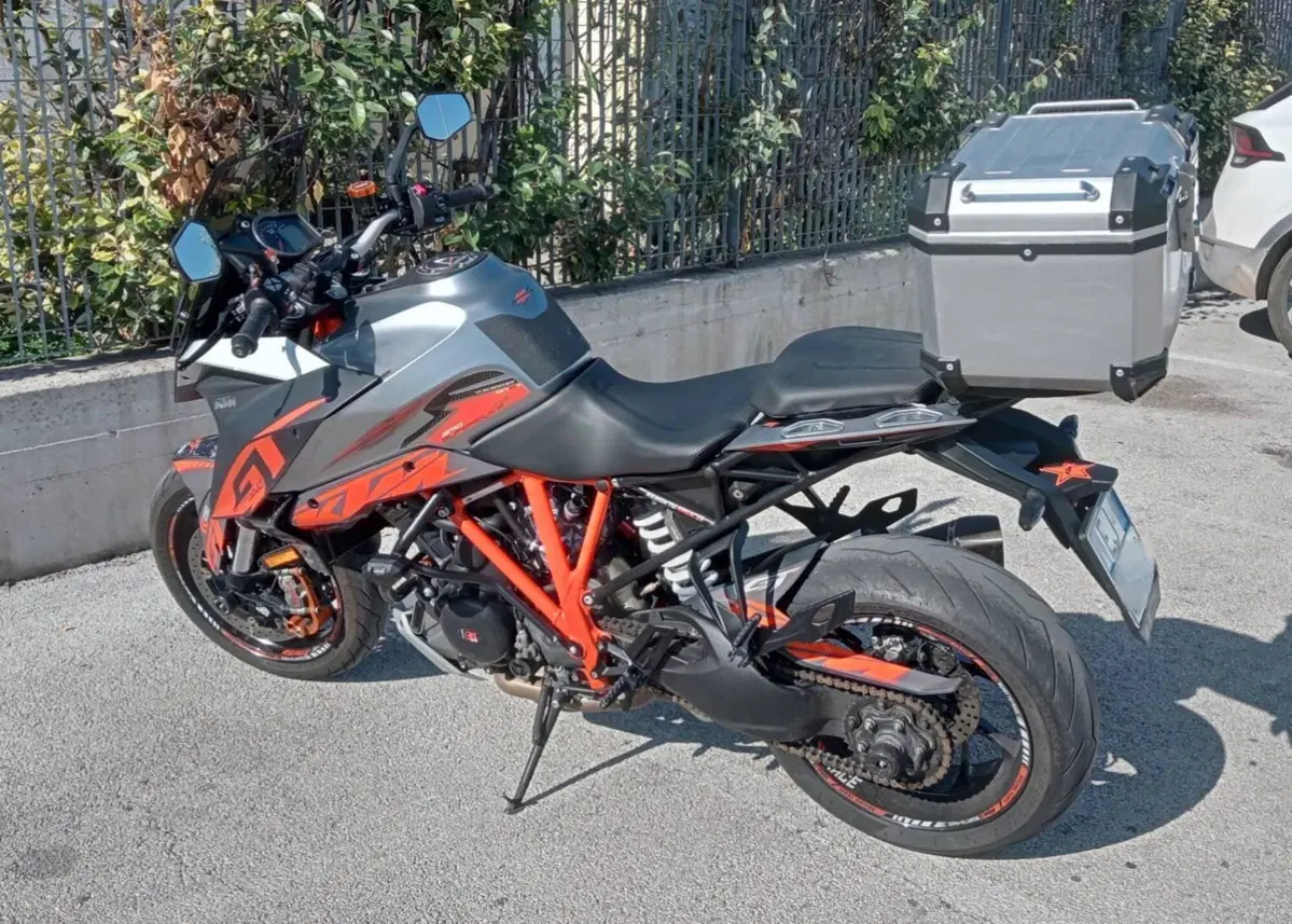 KTM 1290 Super Duke GT ABS (2016 - 18) (4)