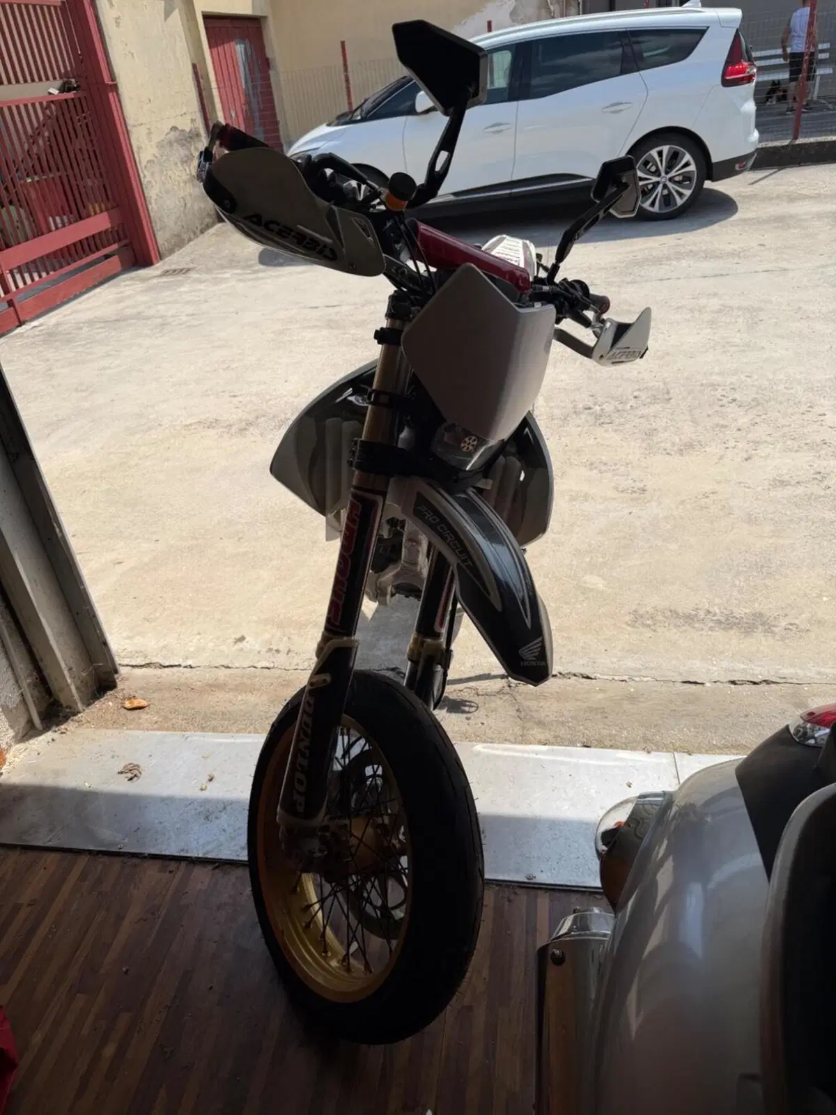 HM CRF 250 X Motard (2005 - 06)  (3)