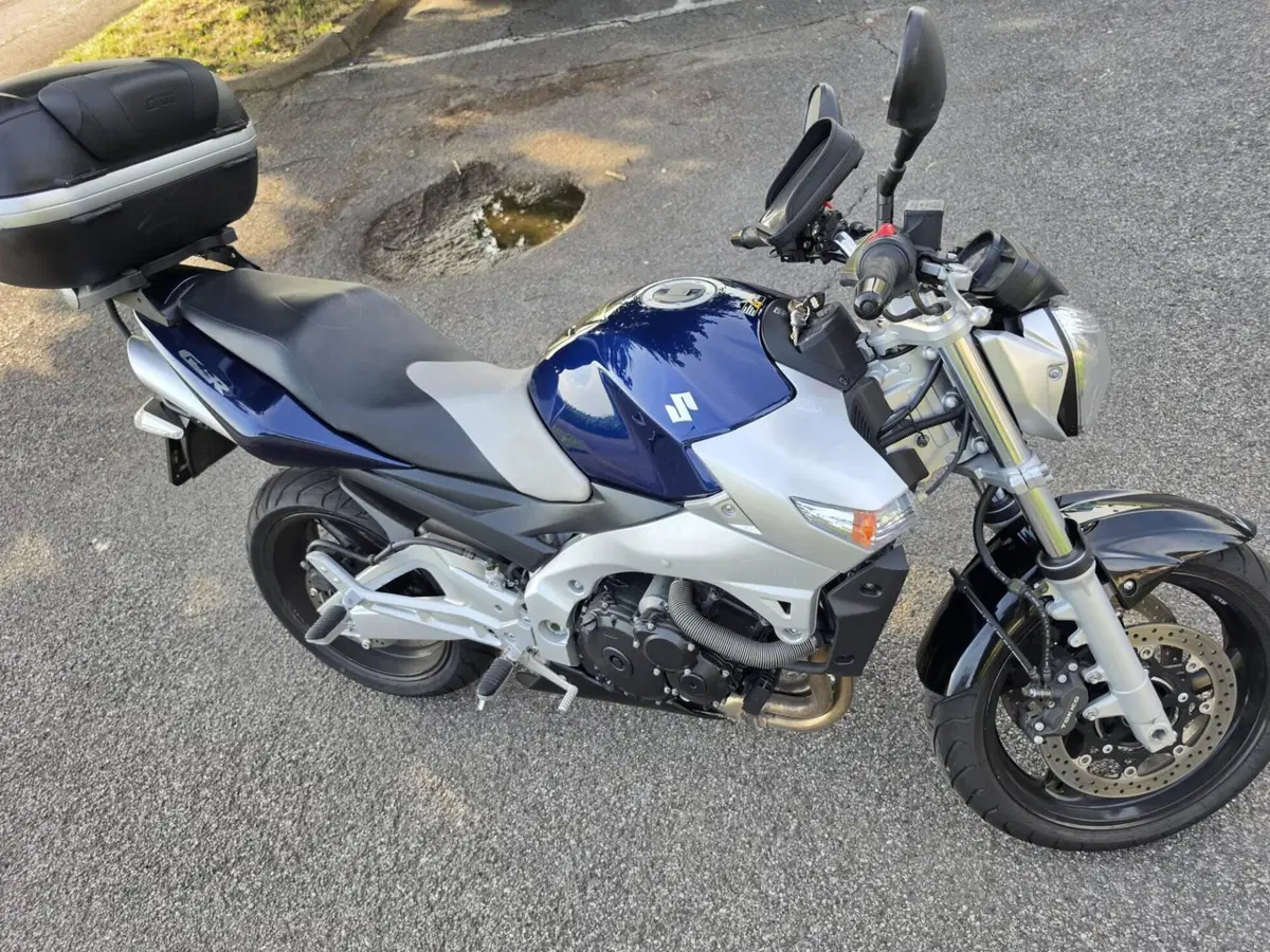 Suzuki GSR 600 (2006 - 11) (3)