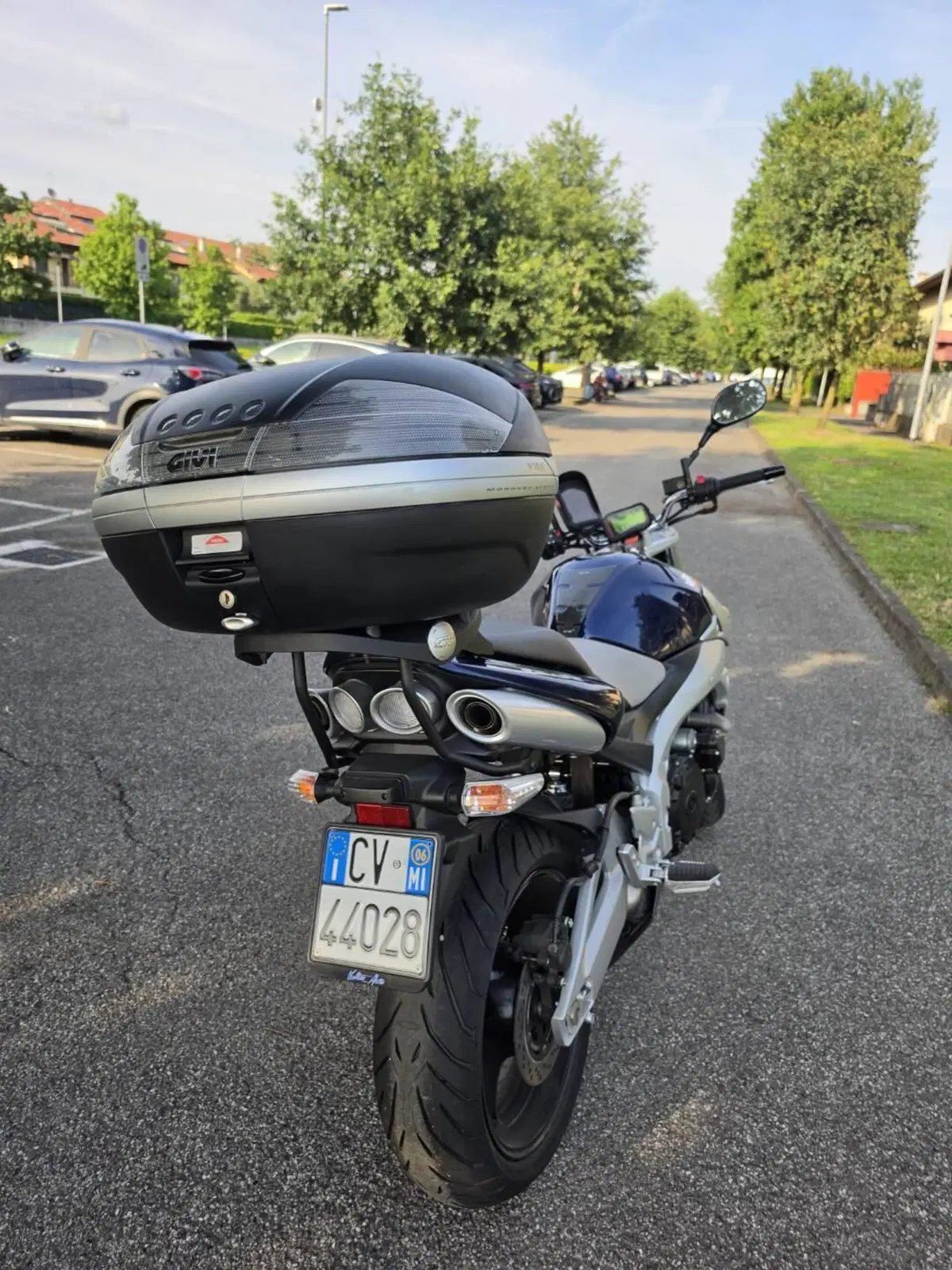 Suzuki GSR 600 (2006 - 11) (4)