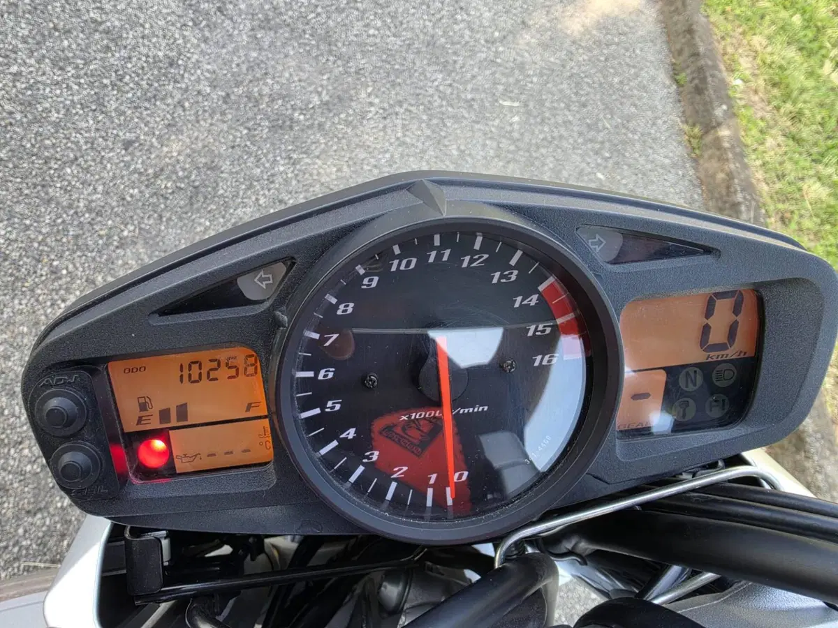 Suzuki GSR 600 (2006 - 11) (8)