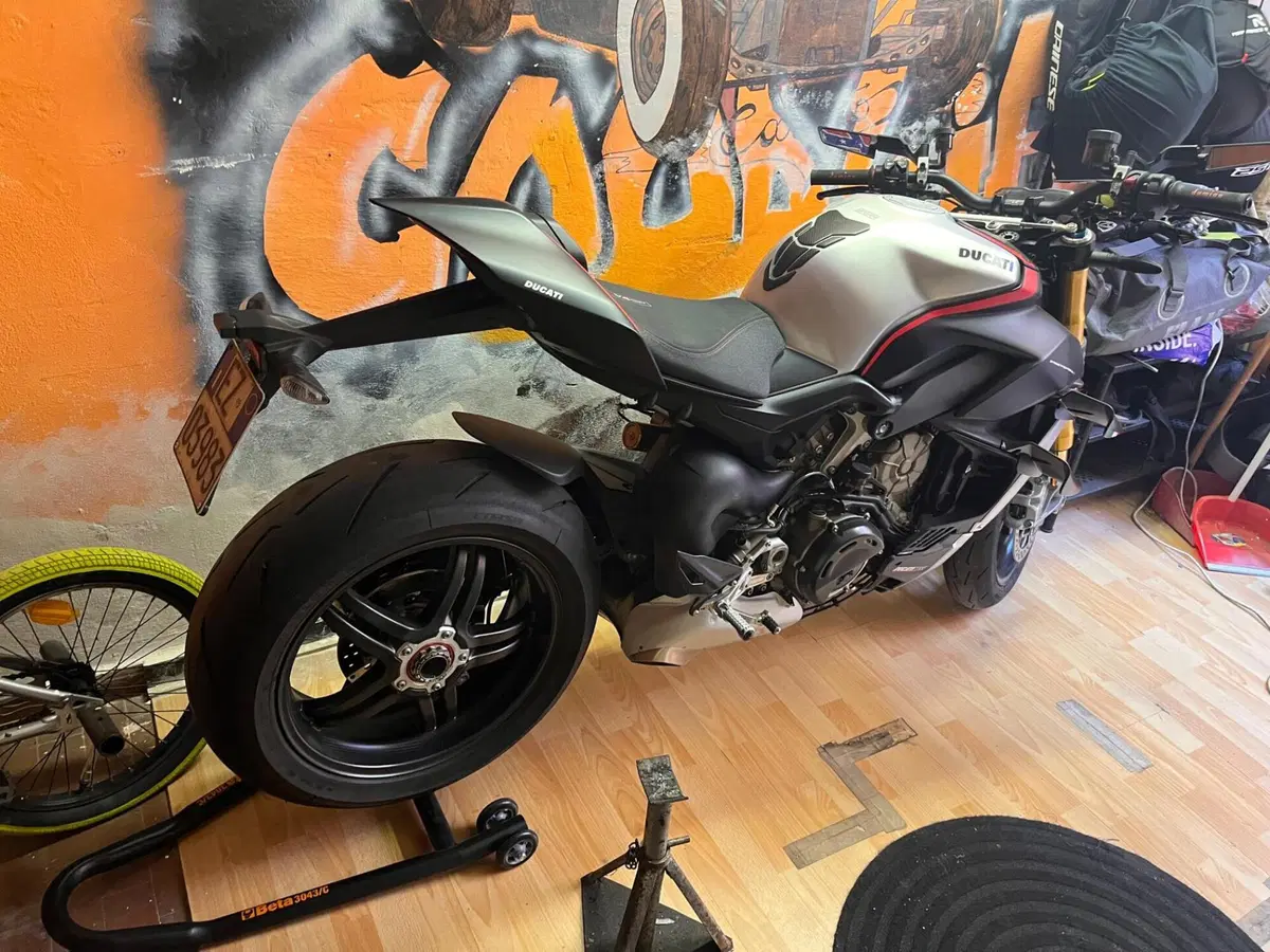 Ducati Streetfighter V4 1100 SP (2022) (2)