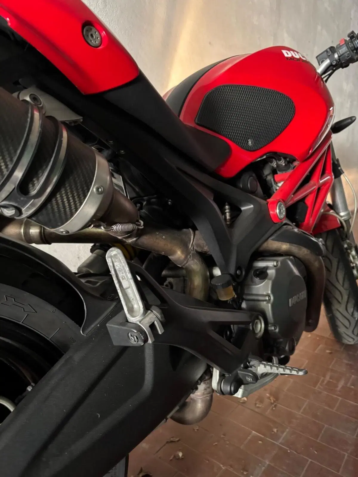 Ducati Monster 696 (2008 - 13) (4)