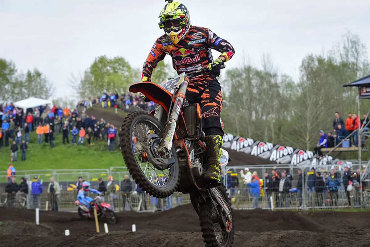 MXGP. Paulin sulla sabbia con Cairoli in scia