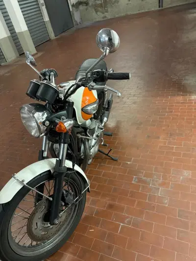 Triumph Bonneville T100 (2001 - 07) usata