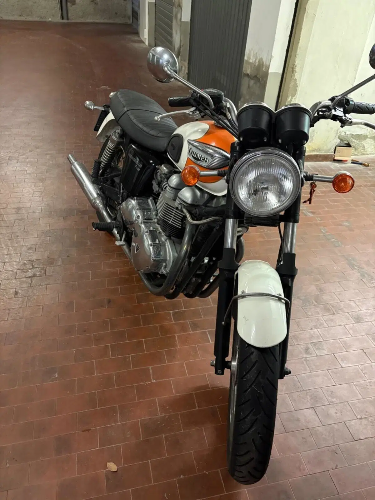 Triumph Bonneville T100 (2001 - 07) (2)