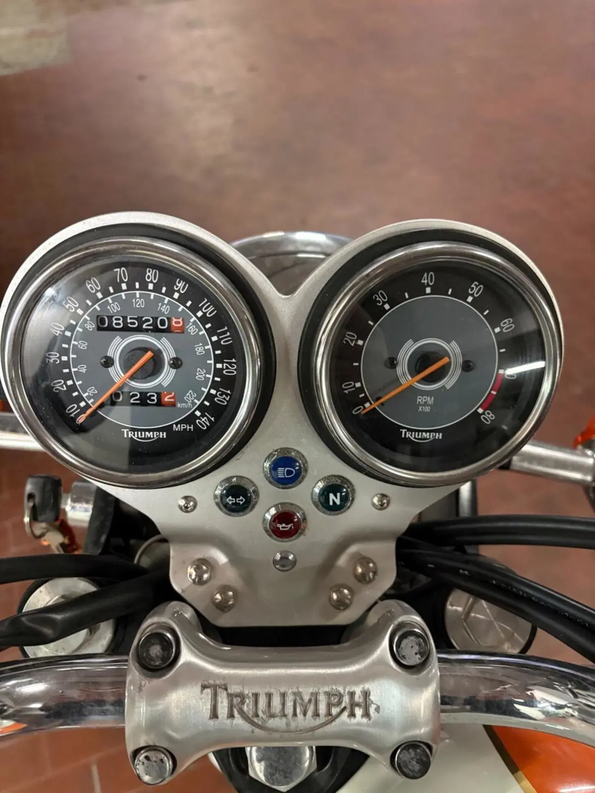 Triumph Bonneville T100 (2001 - 07) (4)