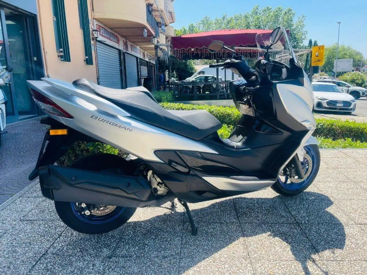 Suzuki Burgman 400 (2022 - 24) (5)