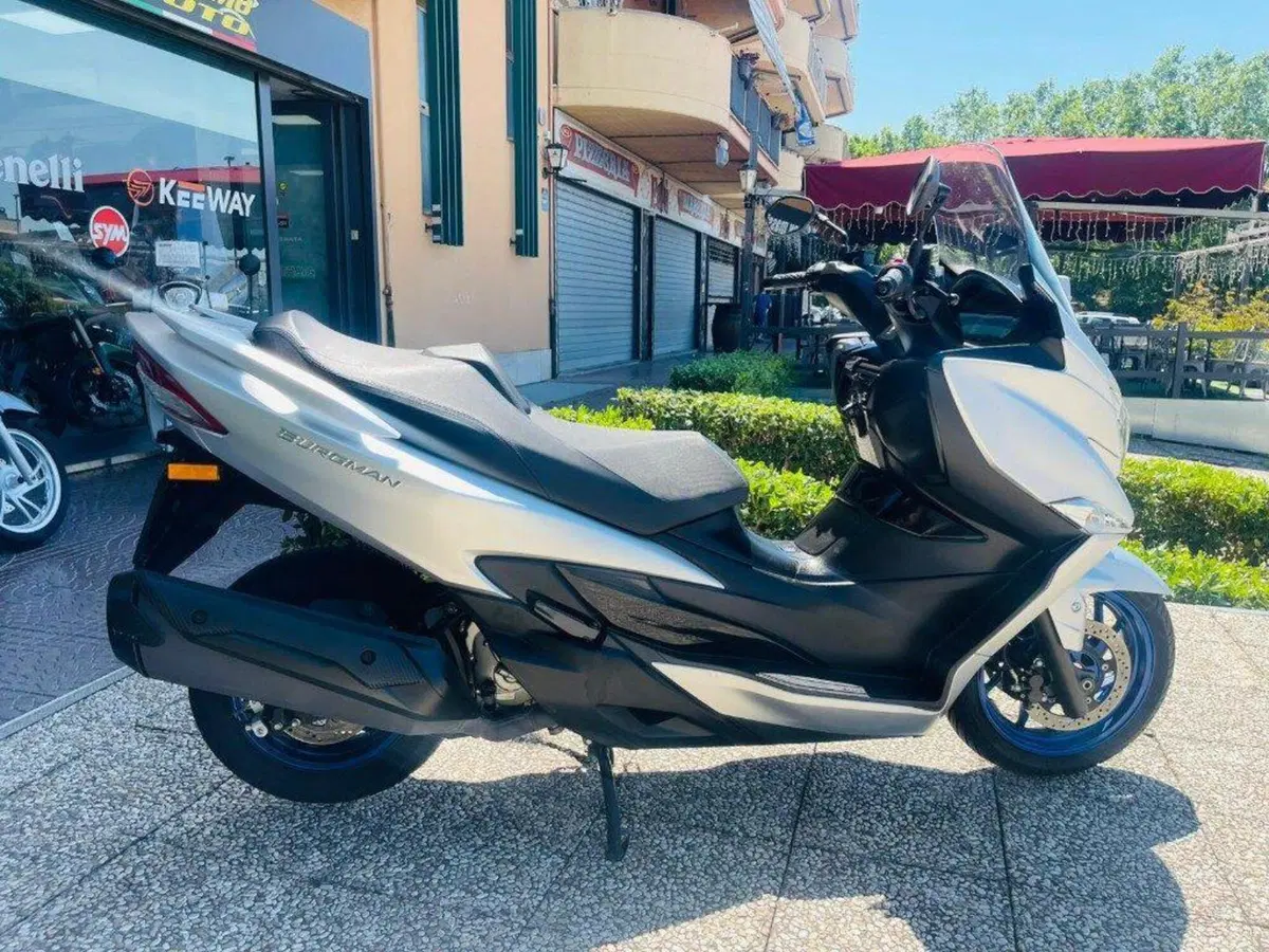 Suzuki Burgman 400 (2022 - 24) (9)
