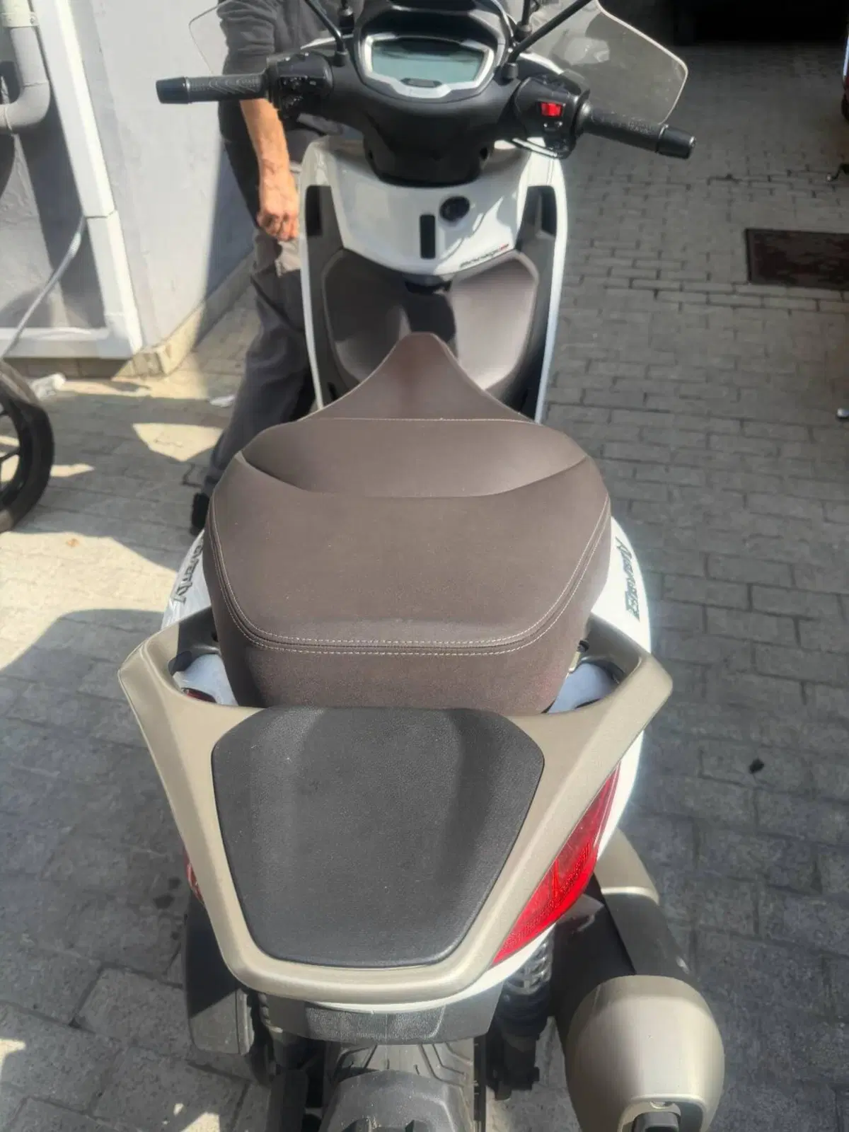 Piaggio Beverly 300 Hpe (2021) (2)