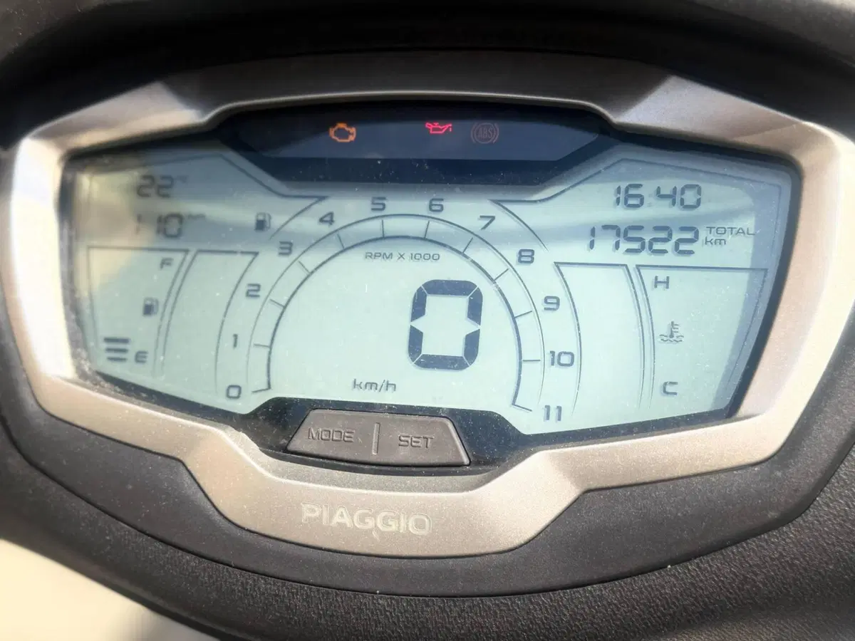 Piaggio Beverly 300 Hpe (2021) (8)