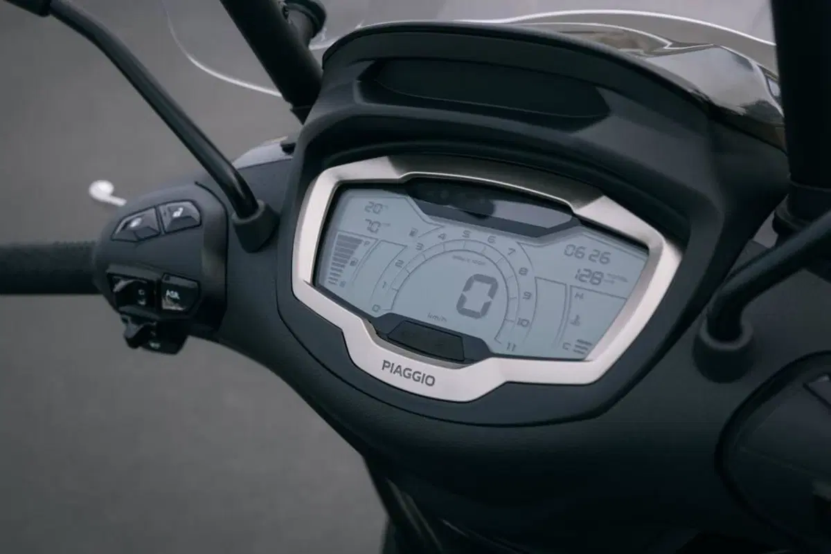 Piaggio Beverly 400 (2025 - 26) (2)