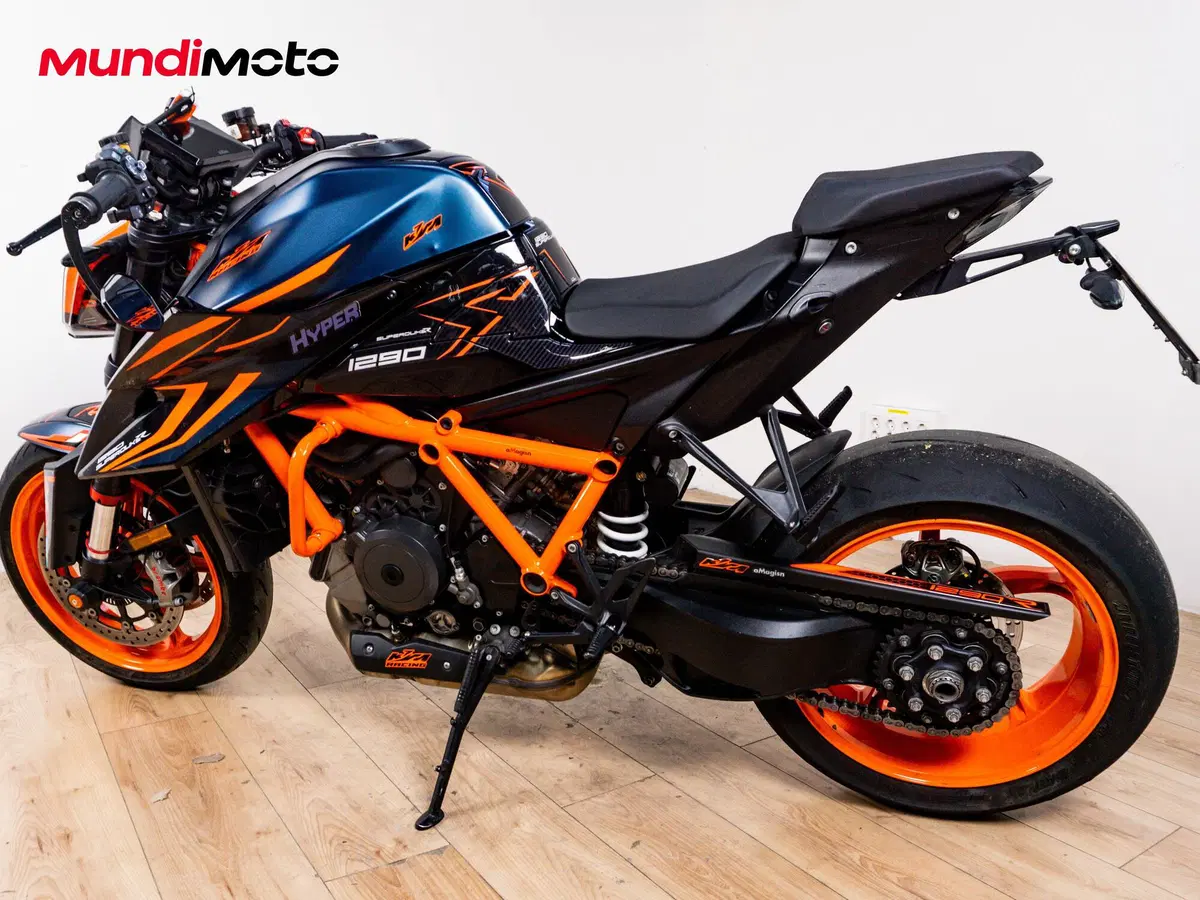 KTM 1290 Super Duke R (2020) (7)